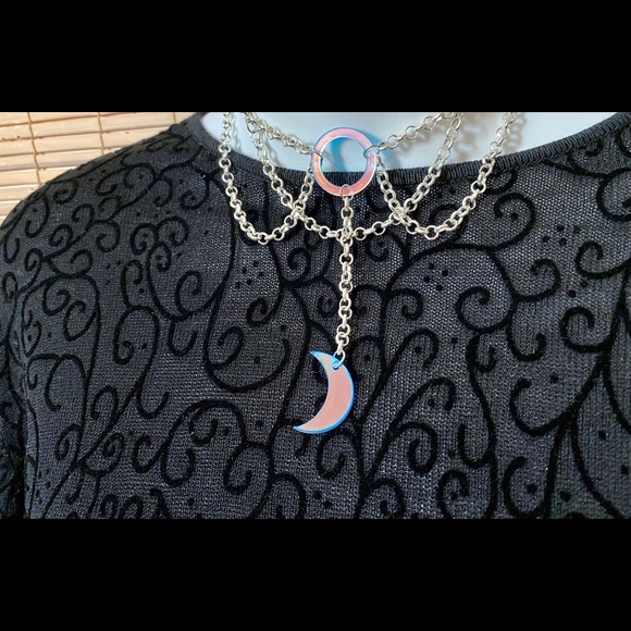 🥀Multi-chain, moon and circle choker. Silver chains. Iridescent quarter moon - Picture 5 of 16